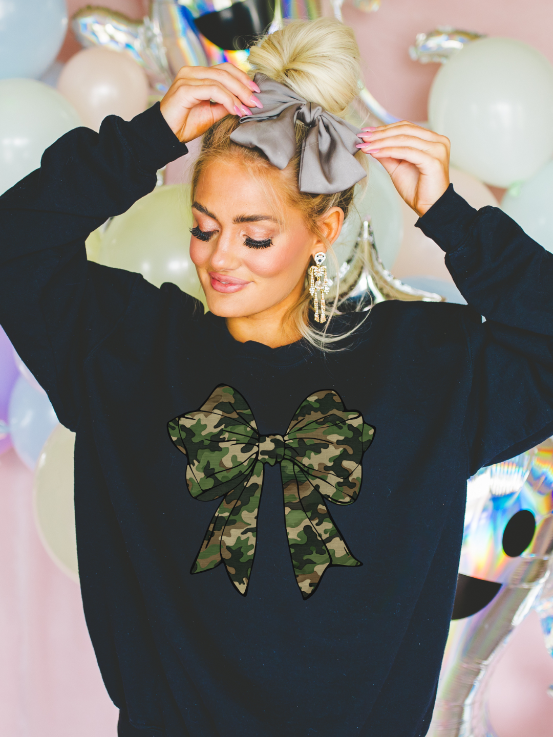 CAMO BOW CREWNECK