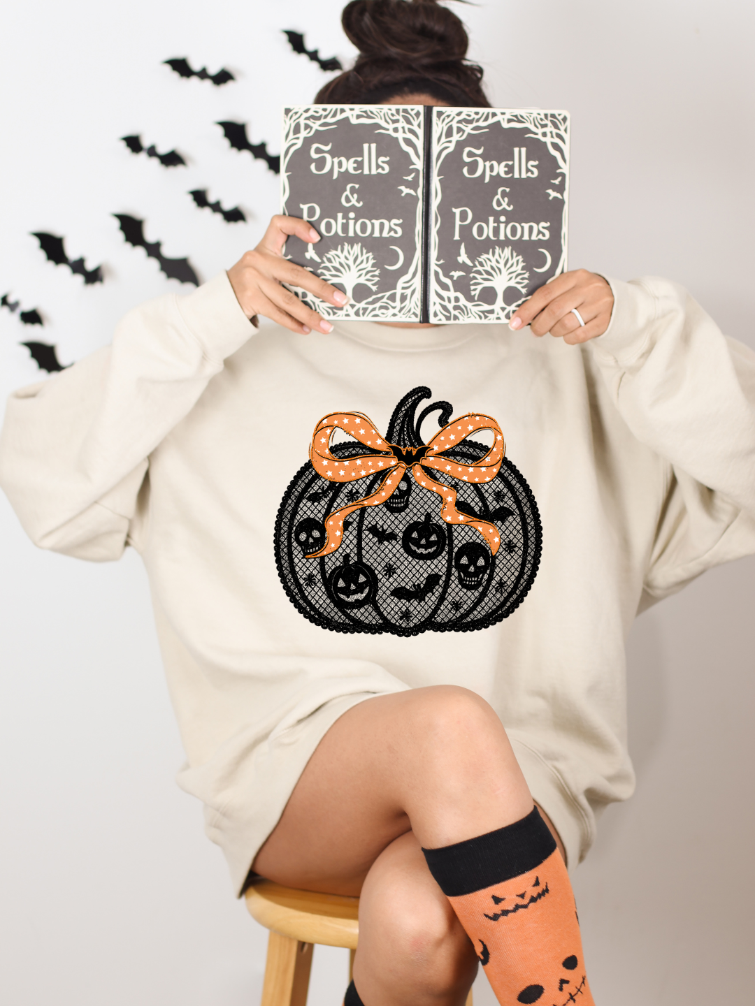 LACE PUMPKIN CREWNECK