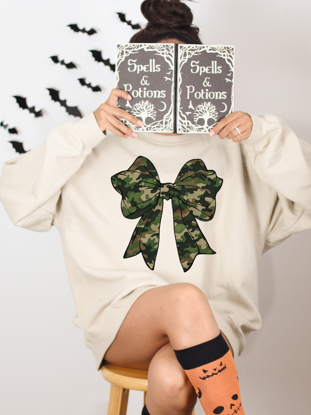 CAMO BOW CREWNECK
