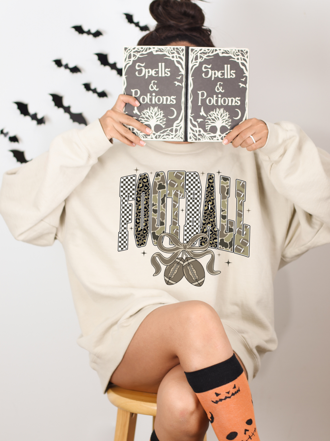 FOOTBALL CREWNECK
