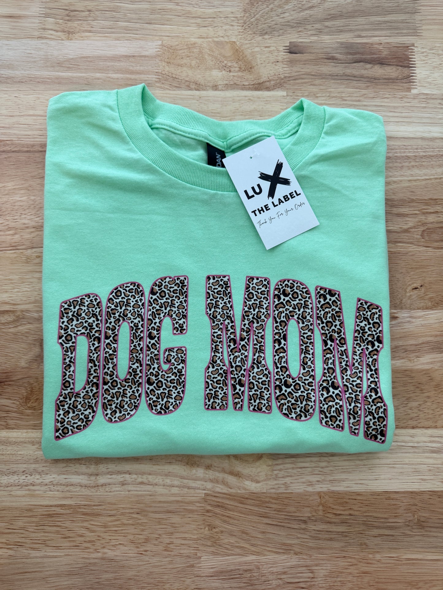 DOG MOM CHEETAH T-SHIRT