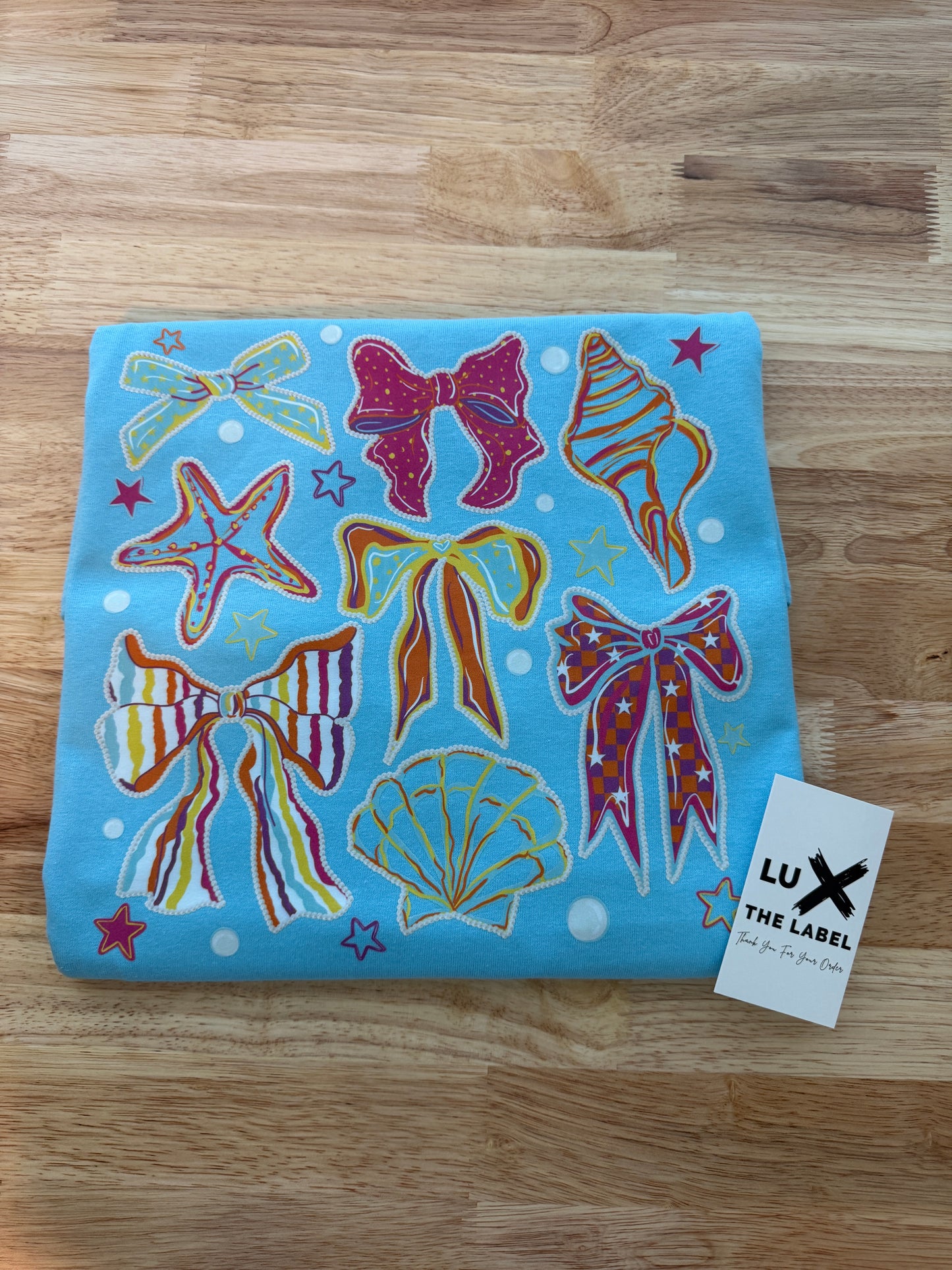 SHELLS & BOWS T-SHIRT