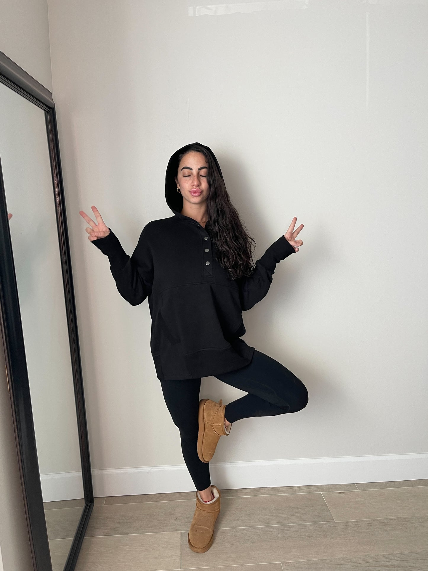 KYLIE FLEECE HOODIE (BLACK)